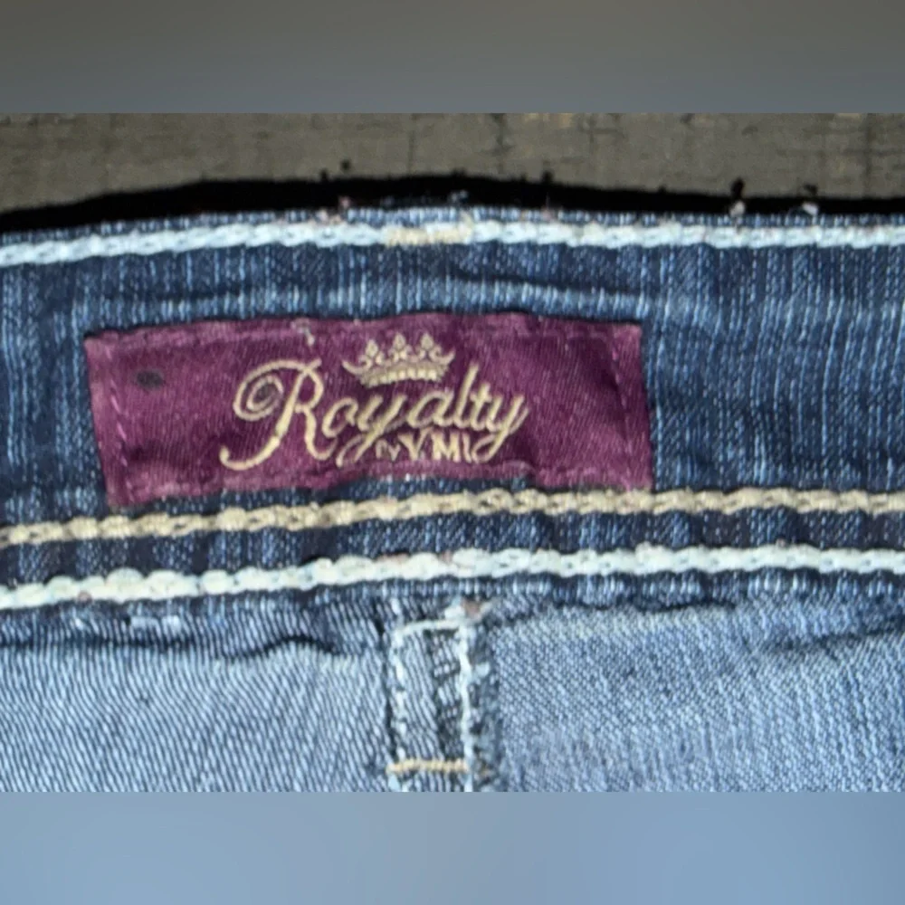 Women's size 12 Royalty by YMI Blue Cropped Jeans capris‎